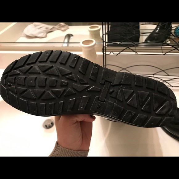 Burberry Snow Boot - Picture 4 of 4